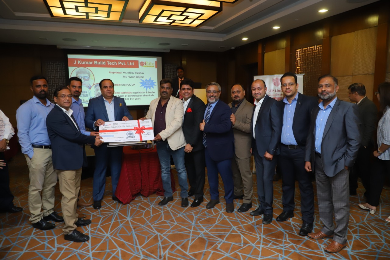 Manu Vaibhav - Director & Co-Founder, JKumar Build Tech receiving industry award